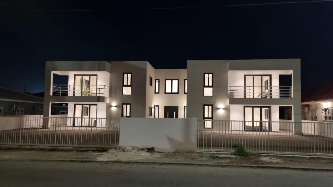 Whitehouse Boulevard, Close To Mambo Beach And City Centre Apartment Willemstad Bagian luar foto