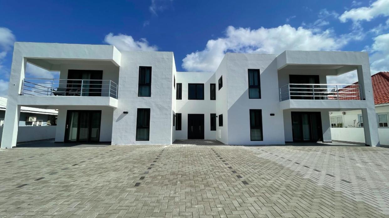 Whitehouse Boulevard, Close To Mambo Beach And City Centre Apartment Willemstad Bagian luar foto