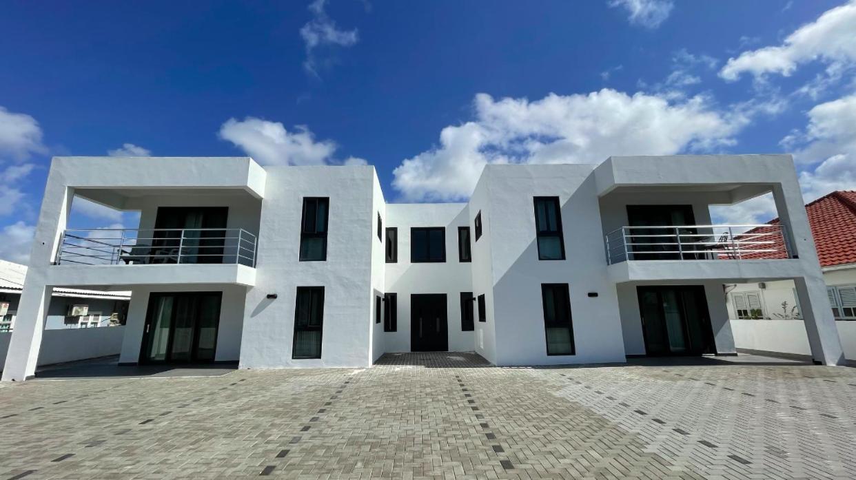 Whitehouse Boulevard, Close To Mambo Beach And City Centre Apartment Willemstad Bagian luar foto