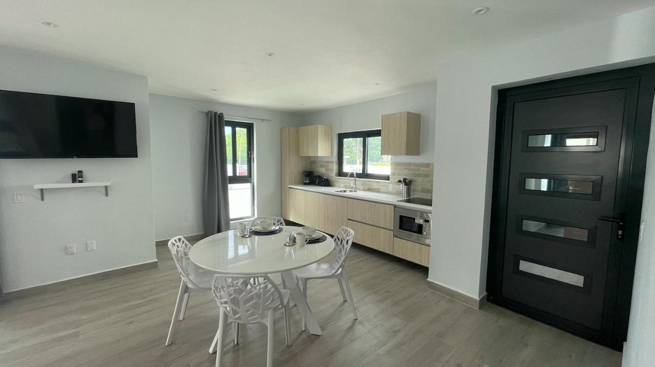 Whitehouse Boulevard, Close To Mambo Beach And City Centre Apartment Willemstad Bagian luar foto