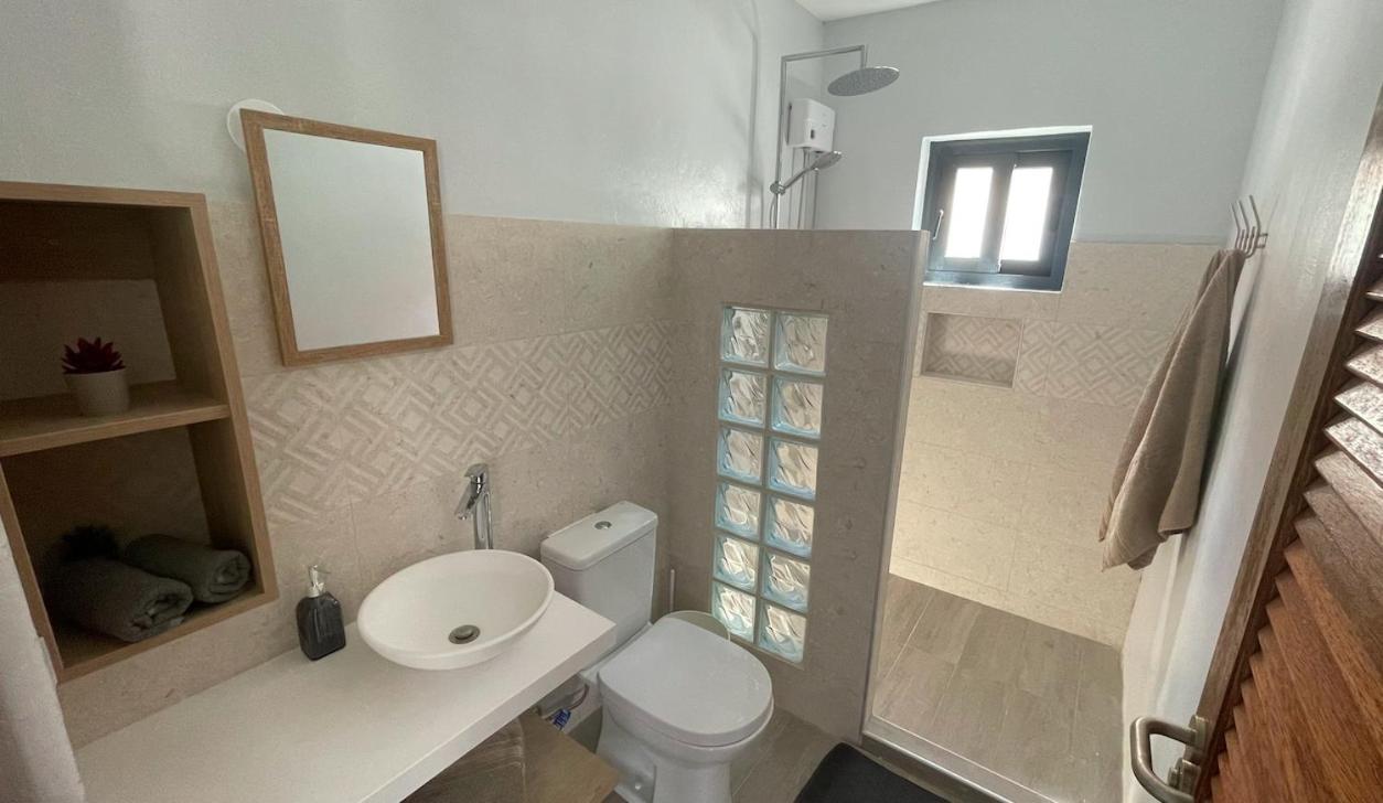 Whitehouse Boulevard, Close To Mambo Beach And City Centre Apartment Willemstad Bagian luar foto