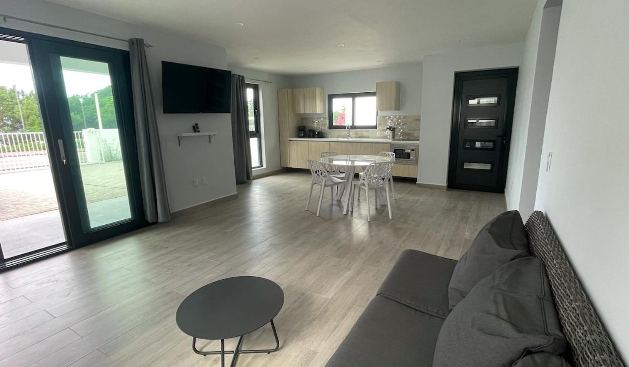 Whitehouse Boulevard, Close To Mambo Beach And City Centre Apartment Willemstad Bagian luar foto