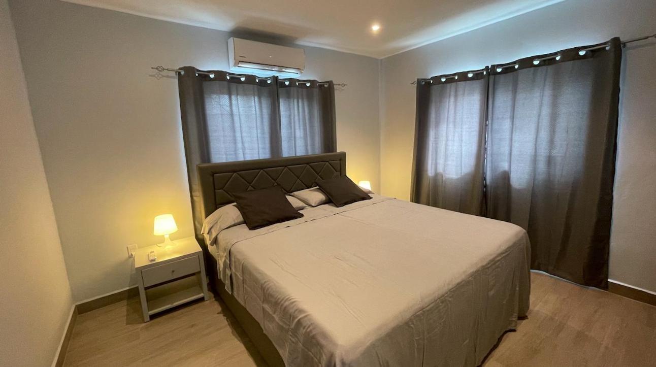 Whitehouse Boulevard, Close To Mambo Beach And City Centre Apartment Willemstad Bagian luar foto