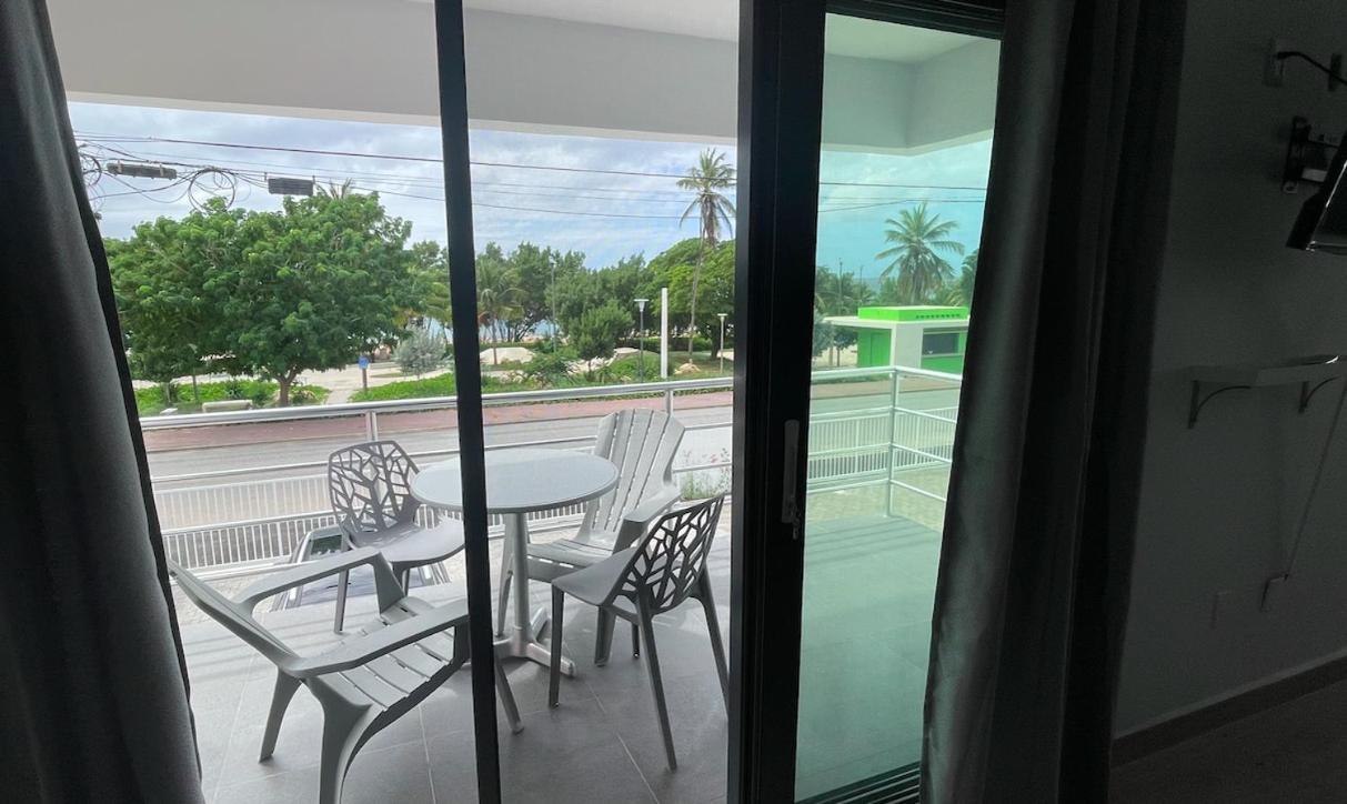 Whitehouse Boulevard, Close To Mambo Beach And City Centre Apartment Willemstad Bagian luar foto
