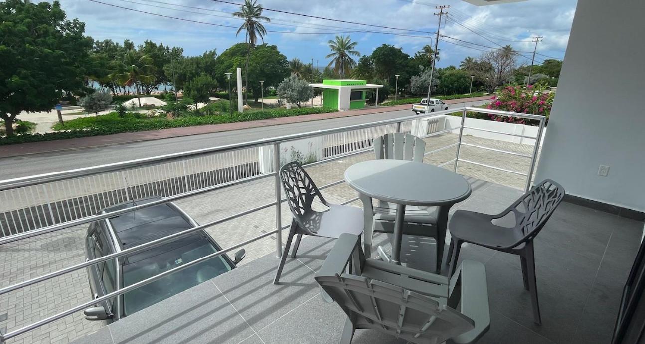 Whitehouse Boulevard, Close To Mambo Beach And City Centre Apartment Willemstad Bagian luar foto