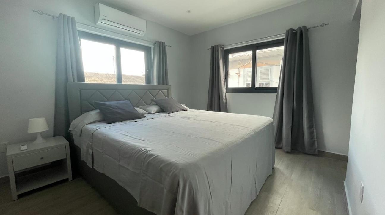 Whitehouse Boulevard, Close To Mambo Beach And City Centre Apartment Willemstad Bagian luar foto